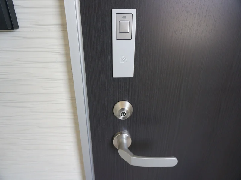 玄関：カードキー/ダブルロック式