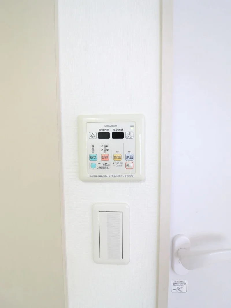 浴室乾燥機　雨の日の洗濯物でも安心の設備です♪