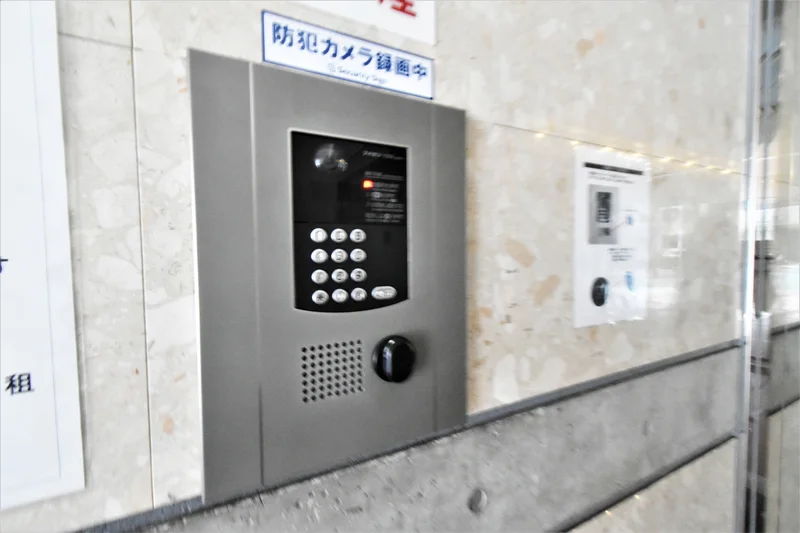 TVモニターホン・解錠は専用の鍵をあてる解錠可能！