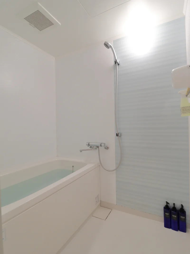 お風呂トイレ別のため、ゆったり入浴いただけます。　シャンプーなどすべて標準品でお持ちいただく必要はございません♪