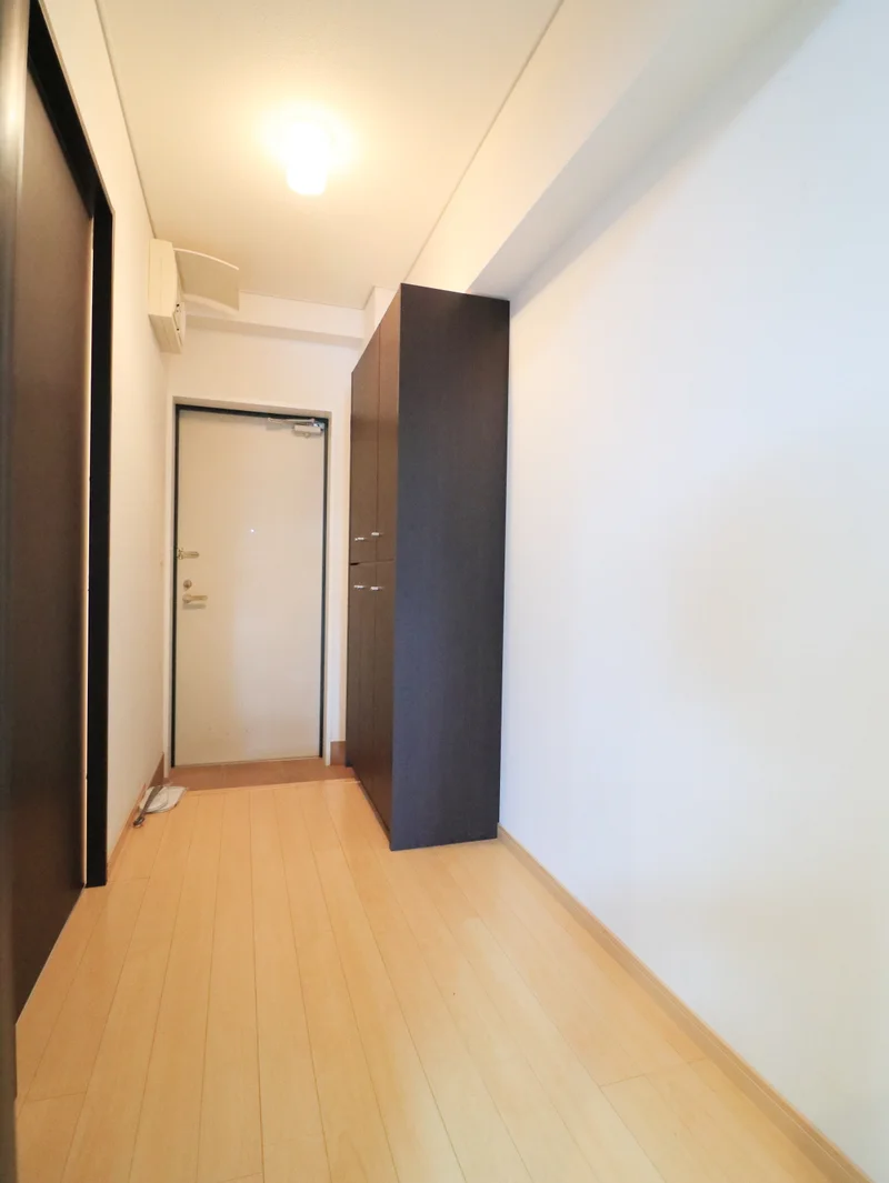 玄関　シューズボックス完備です！　玄関スペースも広々としていて開放感あります♪