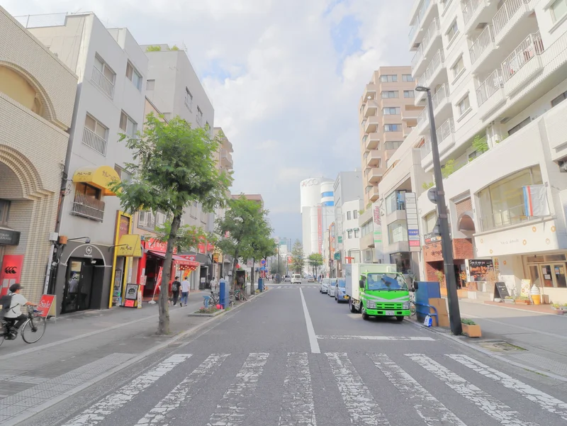 並木通りまで徒歩４分・・・おしゃれなお店も立ち並び・飲食店なども数多くあります！