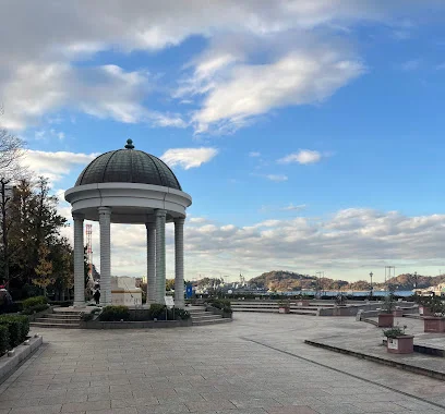 ヨコスカ街なかピアノまで徒歩5分