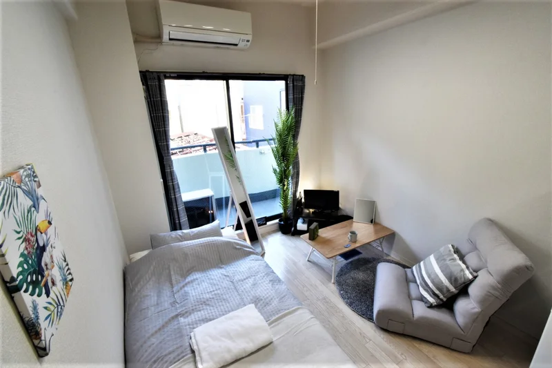 白系をベースとした室内で　格安のマンスリーマンション！