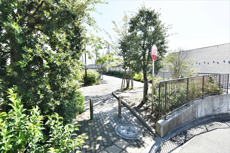 近隣に閑静な公園もあります、、、