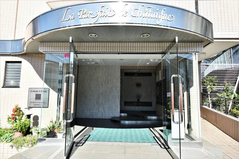 エントランス・・・ポストダイヤル錠付き