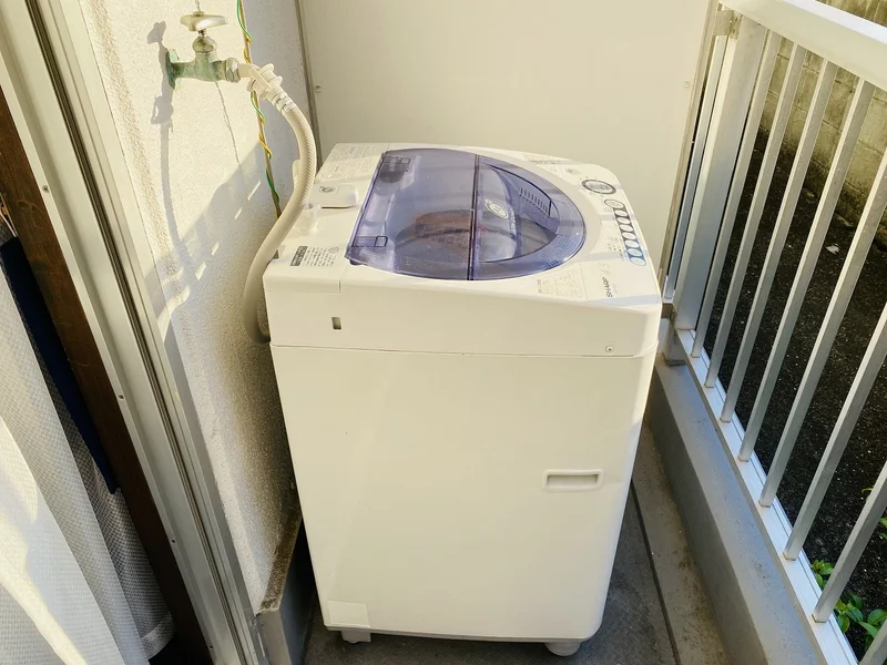 洗濯機は室外に設置しております♪入居後すぐにご利用が可能です(^^♪タオル1式分もご用意しております☆彡