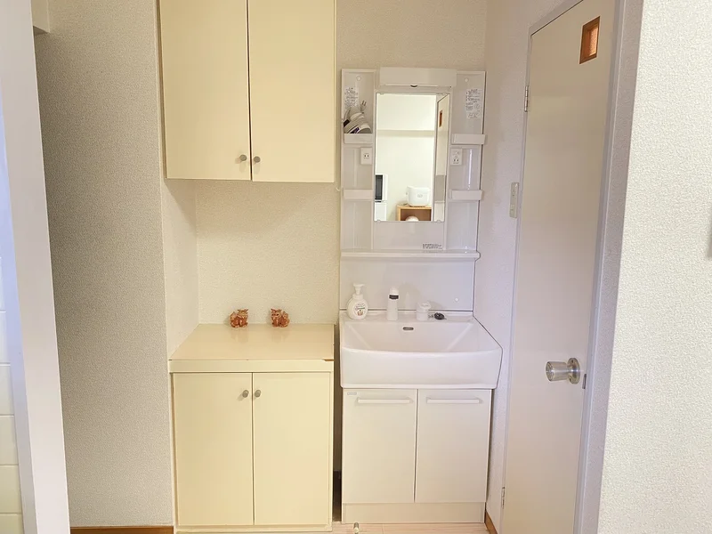 嬉しい独立洗面台付★☆忙しい朝でも余裕をもって身だしなみが整えることができます♪