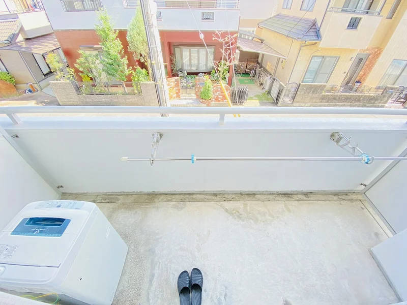 洗濯竿・スリッパ備え付☆入居中洗濯もできるので、コインランドリーに行かなくても大丈夫☆☆