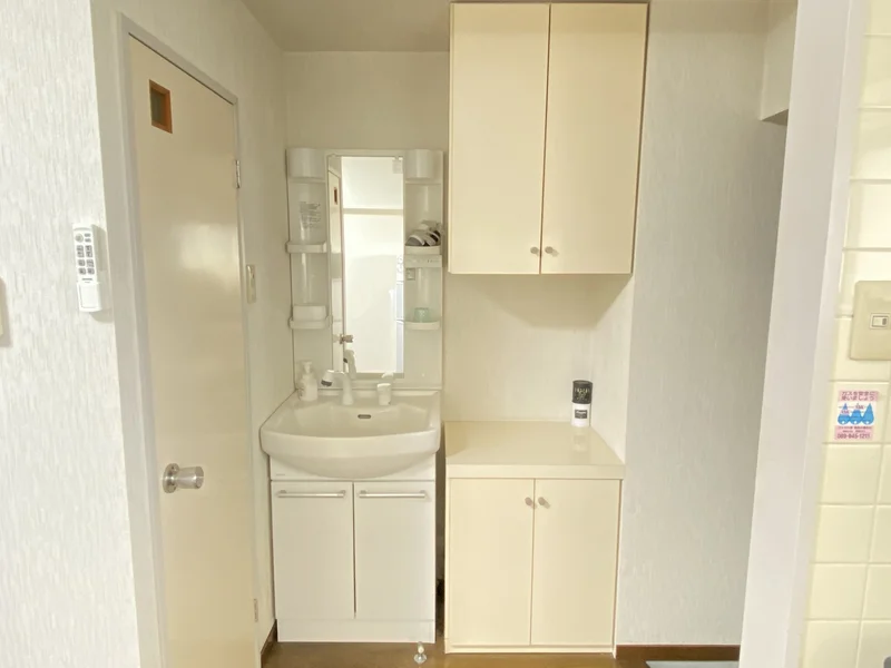 嬉しい独立洗面台付★☆忙しい朝でも余裕をもって身だしなみが整えることができます♪