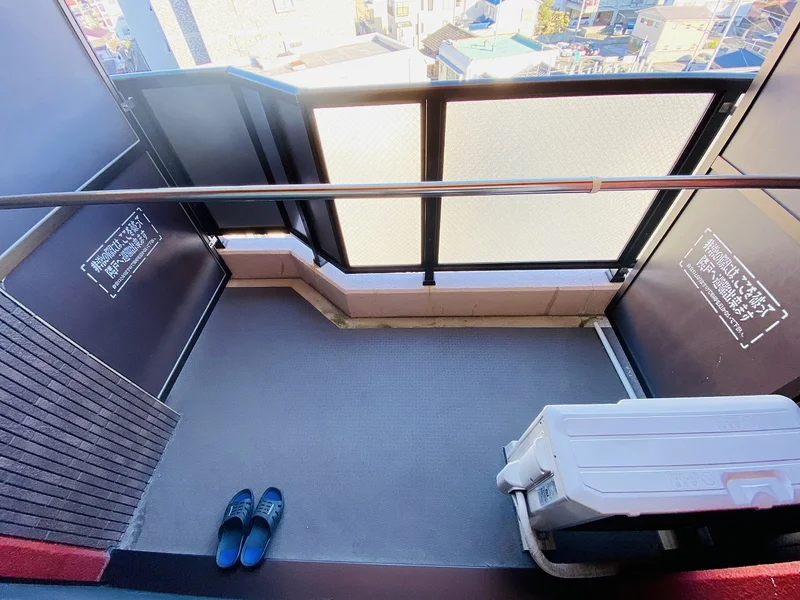 洗濯竿・スリッパ備え付☆入居中洗濯もできるので、コインランドリーに行かなくても大丈夫☆☆