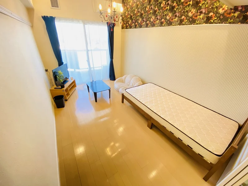 照明もお洒落で高級感のあるお部屋となっております。