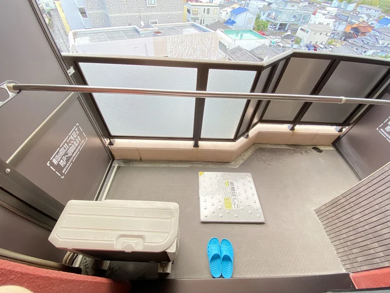 洗濯竿・スリッパ備え付☆入居中洗濯もできるので、コインランドリーに行かなくても大丈夫☆☆