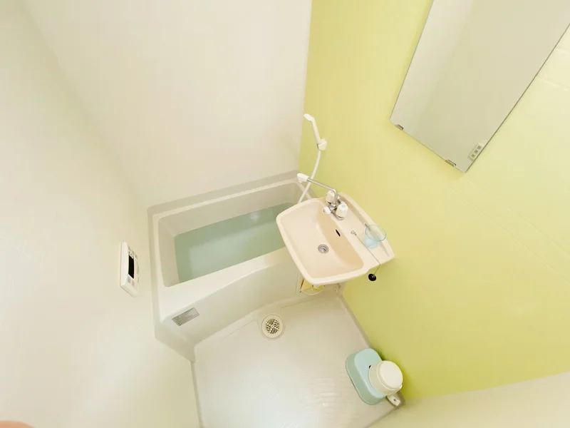 バストイレは別♪バスルームには風呂桶・風呂イス・風呂用洗剤・スポンジをご用意しておりますのでぜひご活用ください！