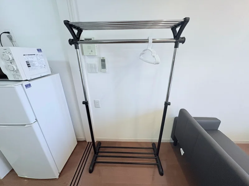 ラックにコートや衣類もかけることができ、便利です☆★