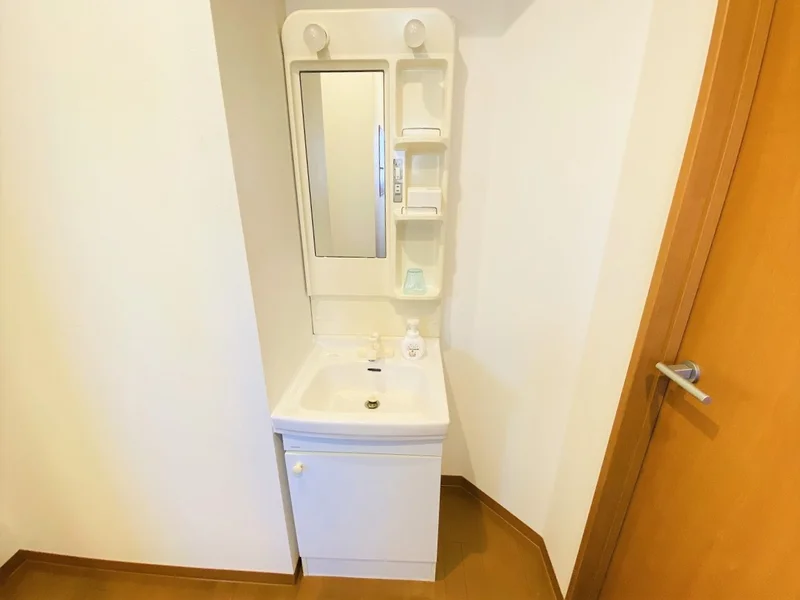 嬉しい独立洗面台付★☆忙しい朝でも余裕をもって身だしなみが整えることができます♪