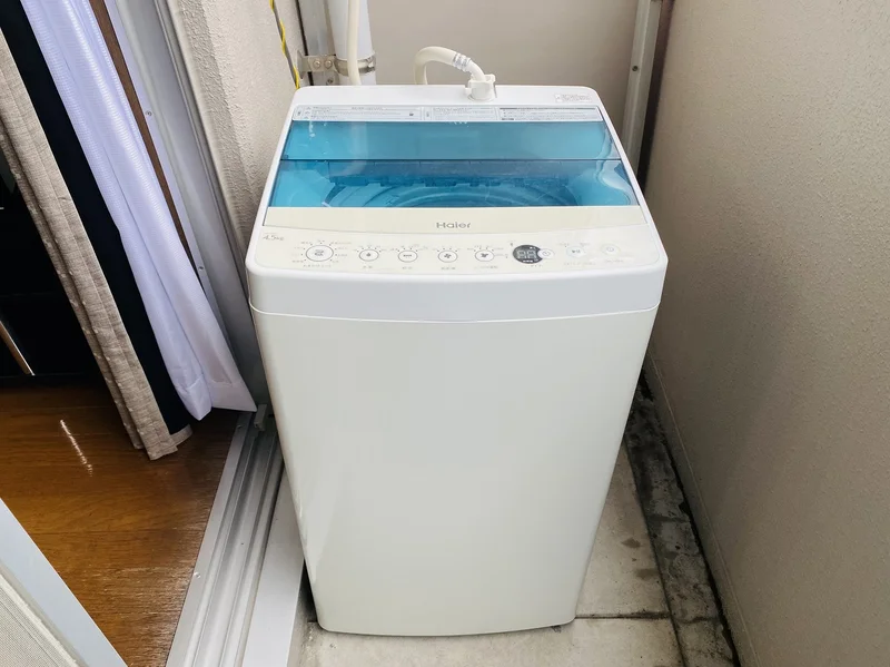 洗濯機は室外に設置しております♪入居後すぐにご利用が可能です(^^♪タオル1式分もご用意しております☆彡