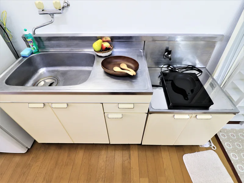 　食器類や調理器具など標準品で長期滞在でも自炊できて健康面に考慮！