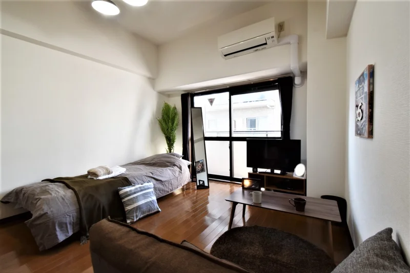 広々洋室　テレビやDVDプレイヤーなどもあり！