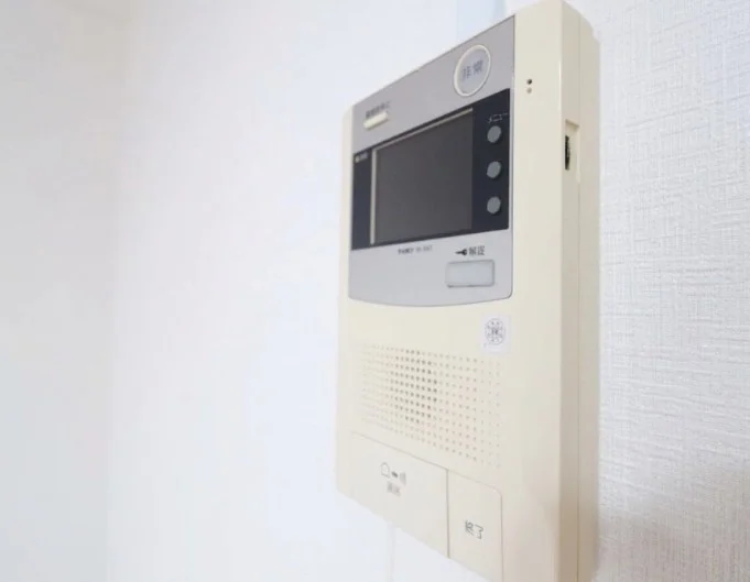 女性の一人暮らしや初めての福岡滞在でも安心。デリバリーや宅配便の利用時もスムーズかつ安全に対応できます。