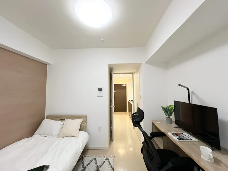 写真はお部屋のイメージです。ラグなどの室内装飾はございません。