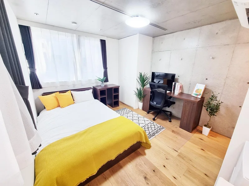 写真はお部屋のイメージです。ラグなどの室内装飾はございません。