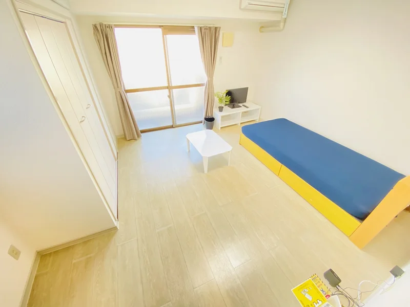 街にも近くコンビニ、スーパー徒歩圏内です！お部屋も明るく落ち着いた雰囲気のお部屋となっております♪