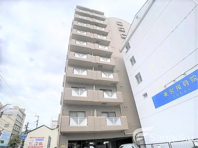 赤十字病院・愛媛大学に近い為、法人・学生の方におススメです♪市内電車も徒歩３分なので市内移動しやすい♪♪