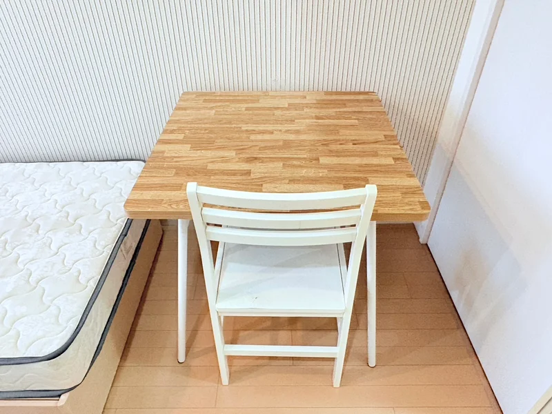 デスク&チェア付きなのでリモートワークもバッチリです♪