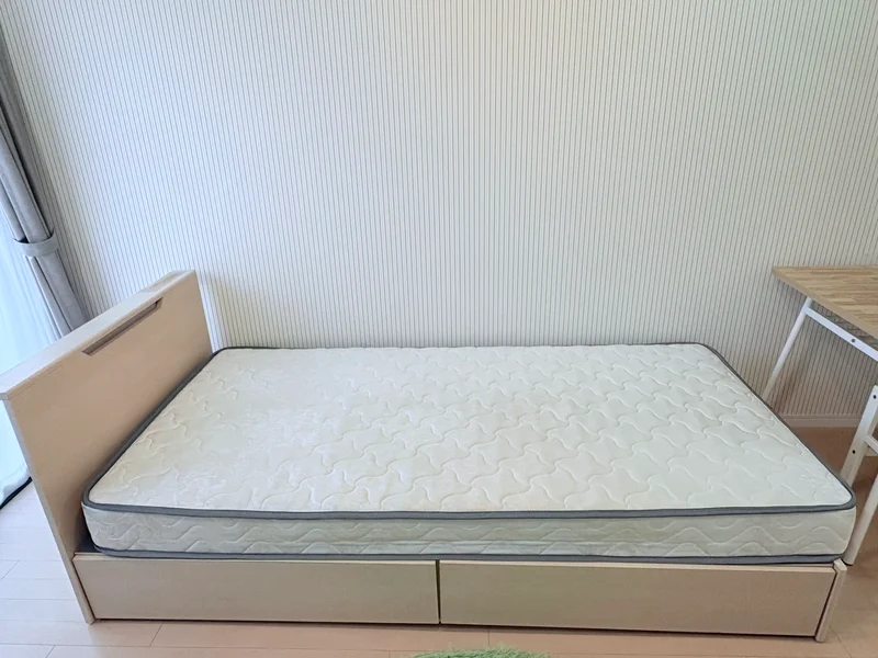 シングルサイズのベッドになります★コンセント付♪