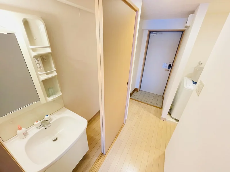 嬉しい独立洗面台付★☆忙しい朝でも余裕をもって身だしなみが整えることができます♪