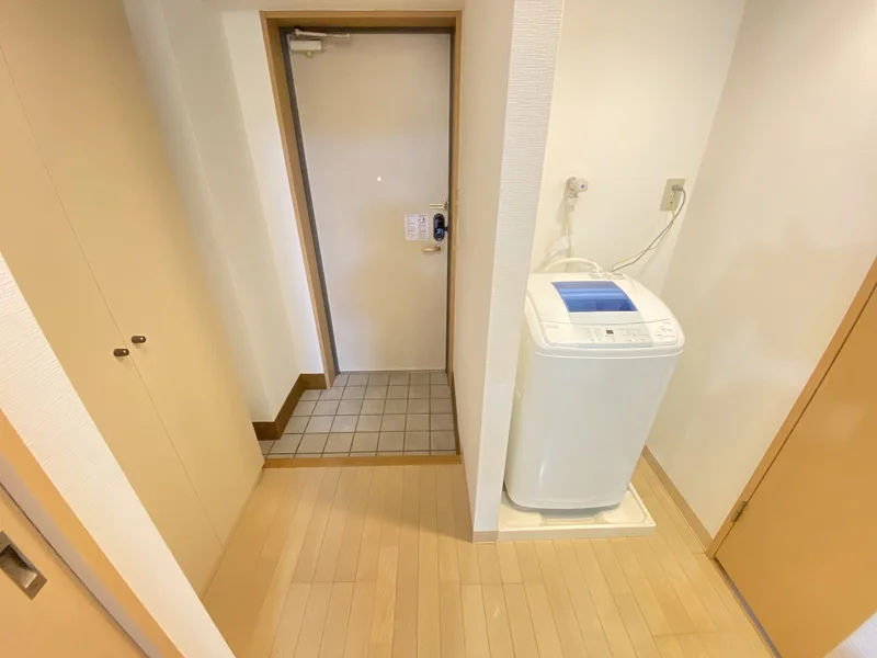 シューボックスも収納大容量♪洗濯機は室内に設置しております♪