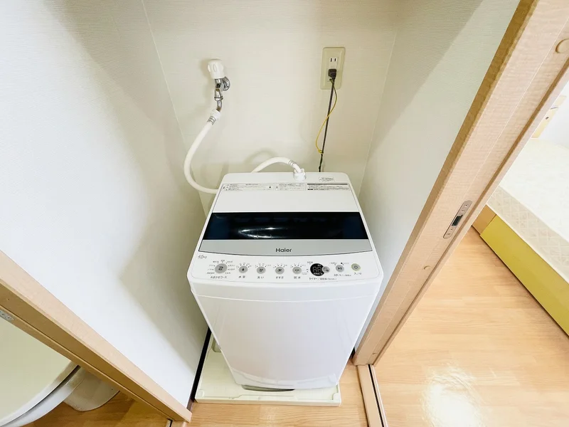 洗濯機は室内に設置しております♪入居後すぐにご利用が可能です(^^♪タオル1式分もご用意しております☆彡