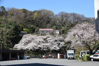神奈川県警察第一交通機動隊まで徒歩9分