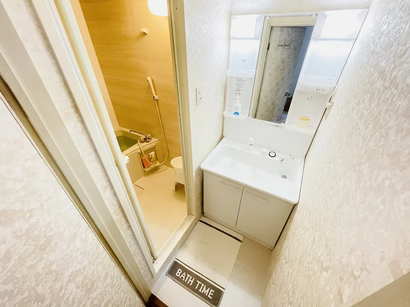 嬉しい独立洗面台付★☆忙しい朝でも余裕をもって身だしなみが整えることができます♪