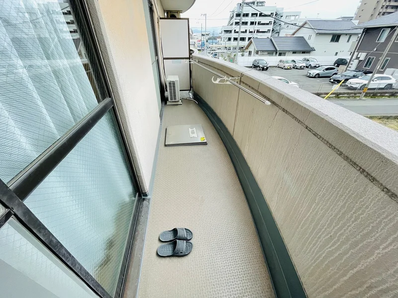 洗濯竿・スリッパ備え付☆入居中洗濯もできるので、コインランドリーに行かなくても大丈夫☆☆