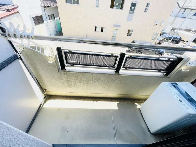 洗濯竿・スリッパ備え付☆入居中洗濯もできるので、コインランドリーに行かなくても大丈夫☆☆