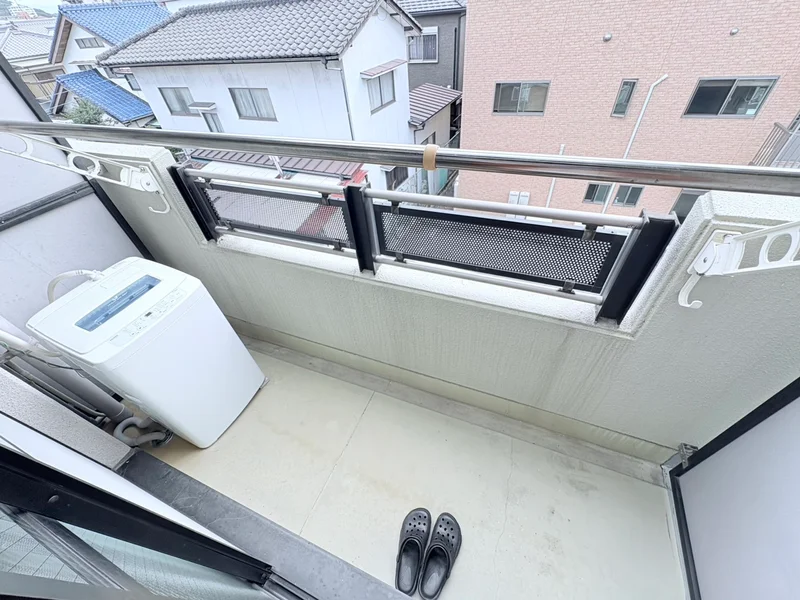 洗濯竿・スリッパ備え付☆入居中洗濯もできるので、コインランドリーに行かなくても大丈夫☆☆
