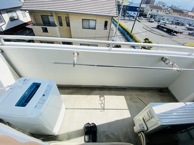 洗濯機は室外に設置しております♪入居後すぐにご利用が可能です(^^♪タオル1式分もご用意しております☆彡