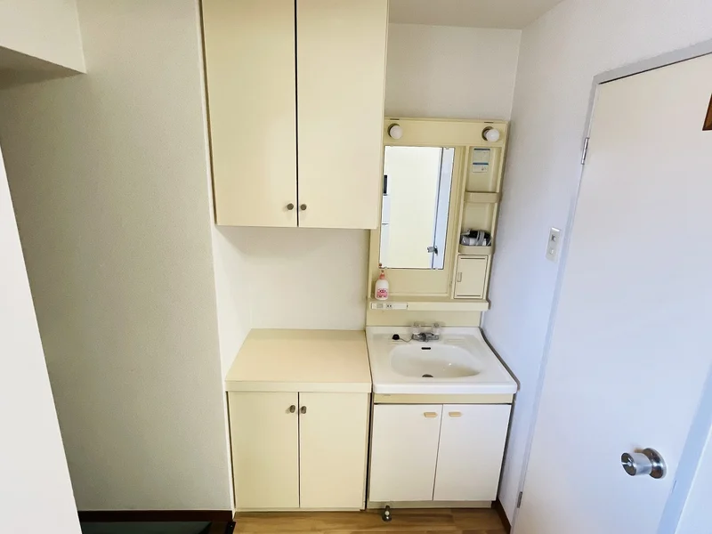 嬉しい独立洗面台付★☆忙しい朝でも余裕をもって身だしなみが整えることができます♪