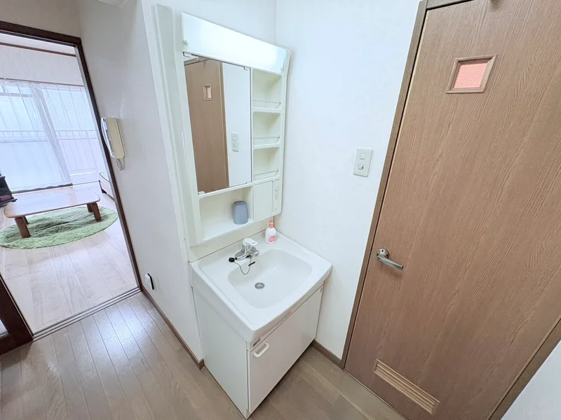 嬉しい独立洗面台付★☆忙しい朝でも余裕をもって身だしなみが整えることができます♪