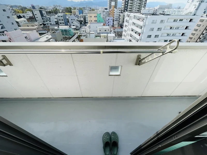 洗濯竿・スリッパ備え付☆入居中洗濯もできるので、コインランドリーに行かなくても大丈夫☆☆