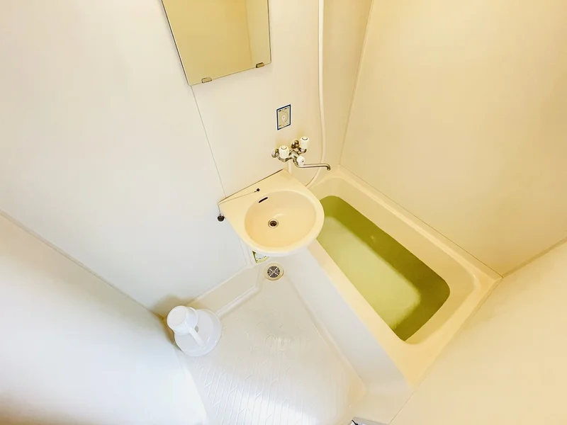 バストイレは別♪バスルームには風呂桶・風呂イス・風呂用洗剤・スポンジをご用意しておりますのでぜひご活用ください！