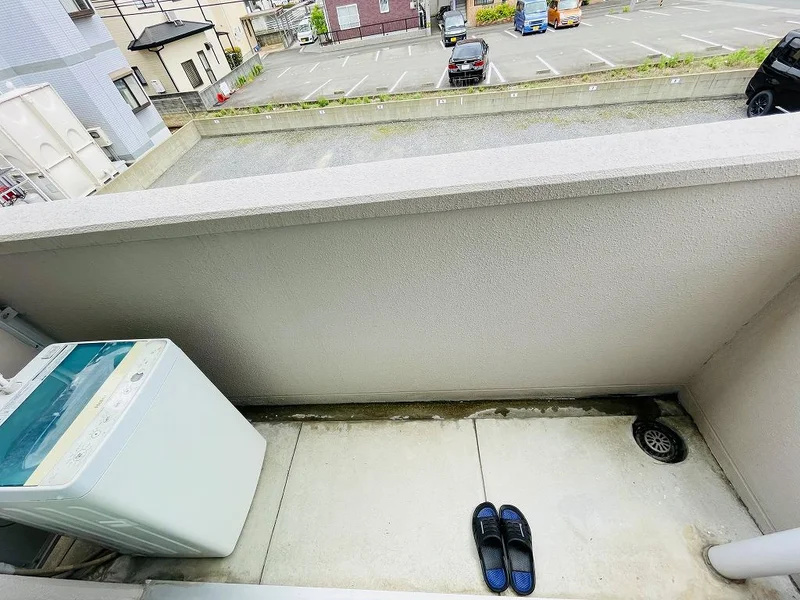 洗濯竿・スリッパ備え付☆入居中洗濯もできるので、コインランドリーに行かなくても大丈夫☆☆