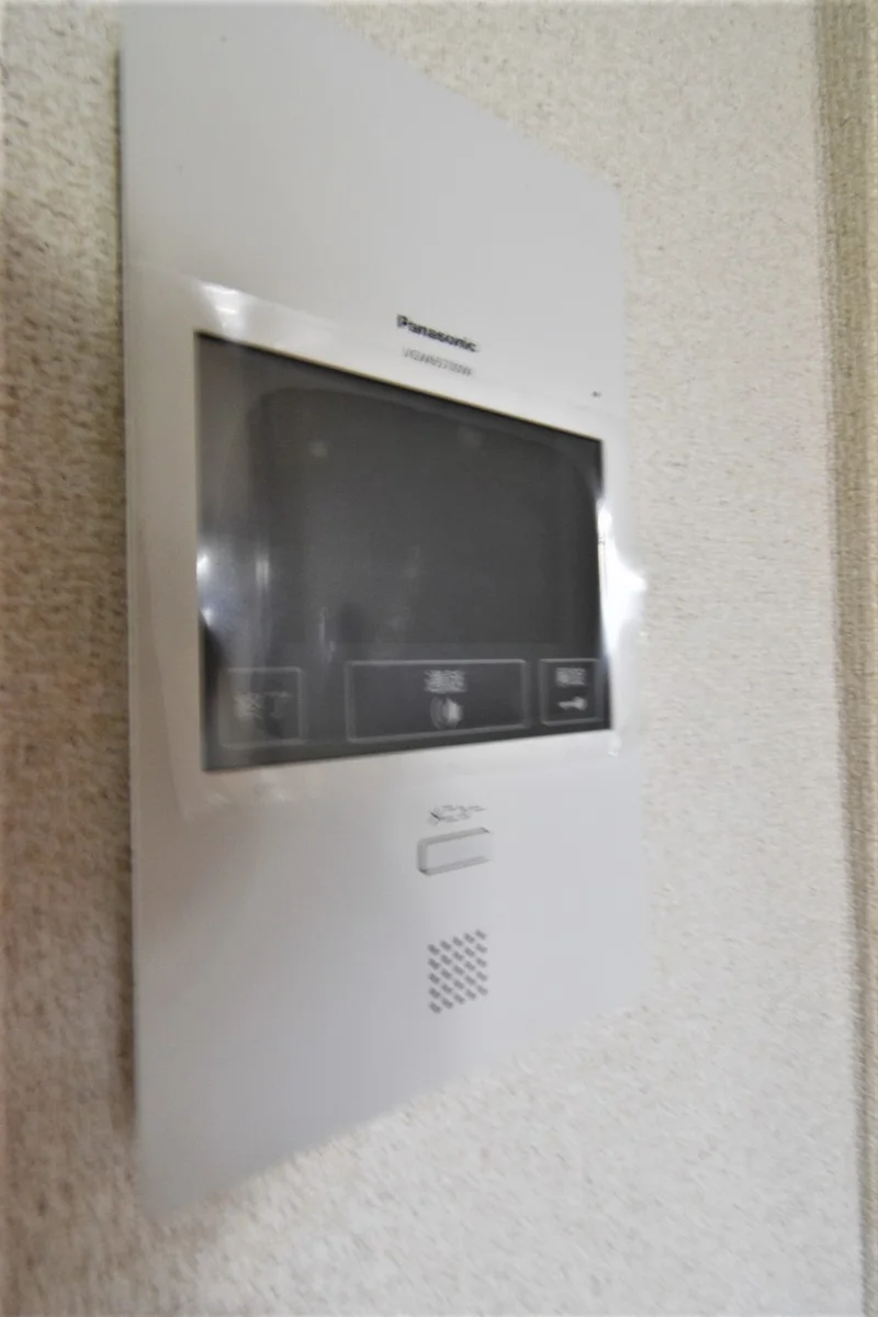 TVモニターホンで不審者など事前確認可能なので　セキュリティとしてご安心頂ける１つです。