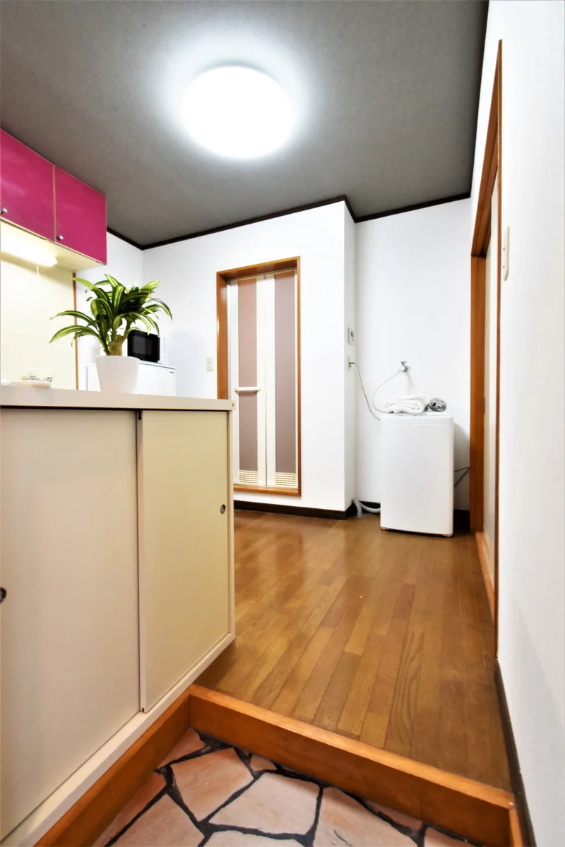 シューズボックス有の玄関です。靴など収納可能で長期の滞在にも便利！