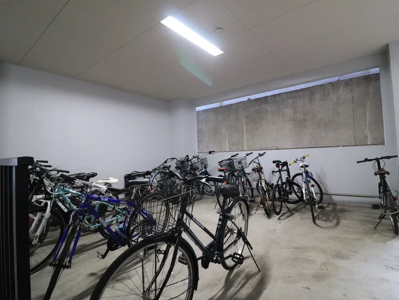 敷地内駐輪場。管理会社様まで確認が必要のため、ご利用希望の場合は、弊社までお問い合わせをお願いいたします。