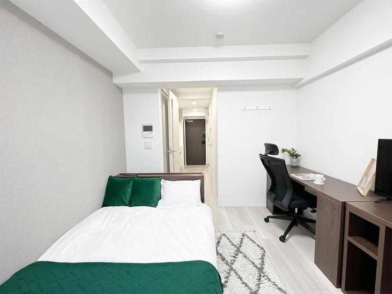 写真はお部屋のイメージです。ラグなどの室内装飾はございません。