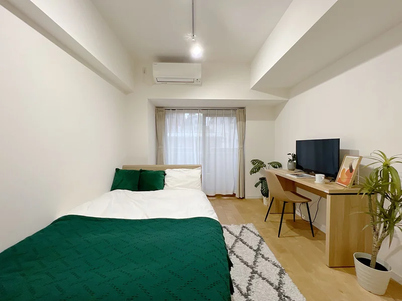 写真はお部屋のイメージです。ラグなどの室内装飾はございません。