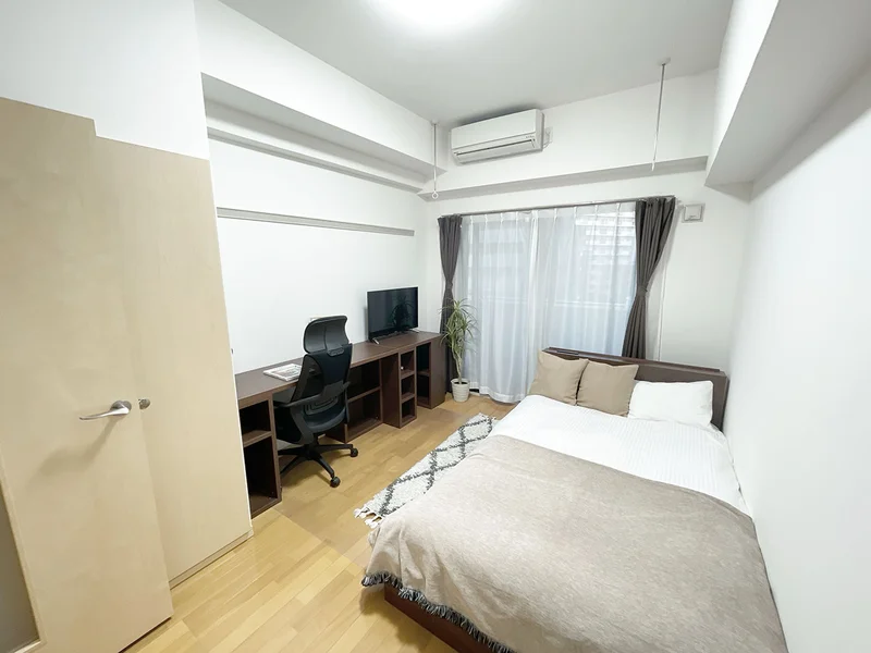 写真はお部屋のイメージです。ラグなどの室内装飾はございません。